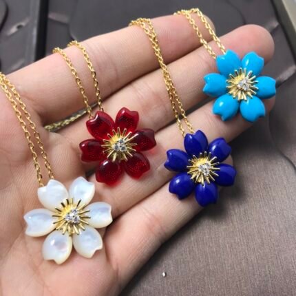 Van Cleef & Arpels Vintage Alhambra Four-Leaf Clover Necklace Christmas Limited Edition Necklace